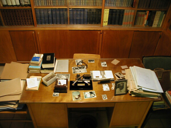 8. Februar 2005, 15.10.46 KIBBUZ SEDE BOKER, Ben Gurions Schreibtisch